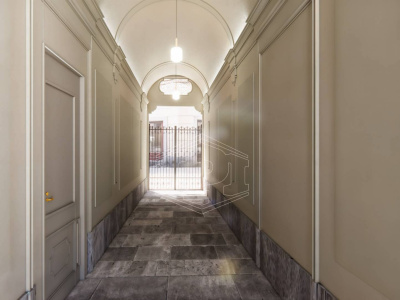 Pentalocale con soppalchi in Via della Basilica (TO)