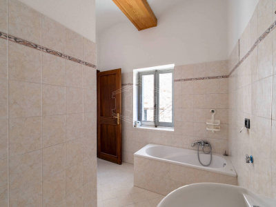 Trilocale bilivello in Via Vittorio Emanuele II, Chieri (TO)