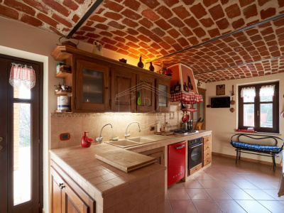 Villa con terreno in Via IV Novembre, Ferrere (AT)