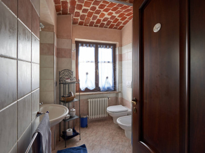 Villa con terreno in Via IV Novembre, Ferrere (AT)
