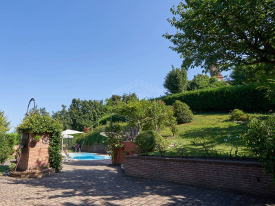 Villa con terreno in Via IV Novembre, Ferrere (AT)