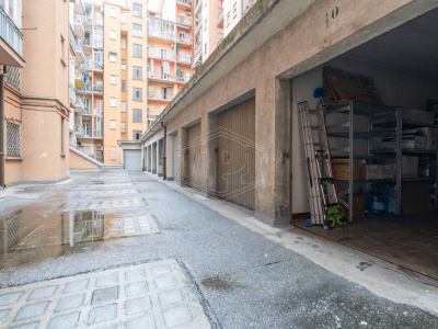 Box auto in Via San Secondo (TO)