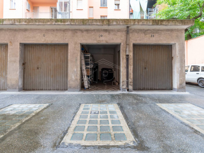 Box auto in Via San Secondo (TO)
