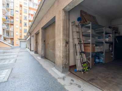 Box auto in Via San Secondo (TO)
