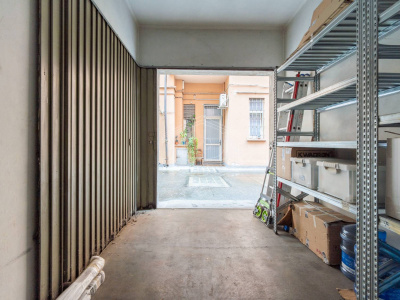 Box auto in Via San Secondo (TO)
