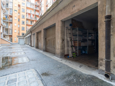 Box auto in Via San Secondo (TO)