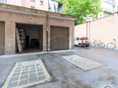 Box auto in Via San Secondo (TO)
