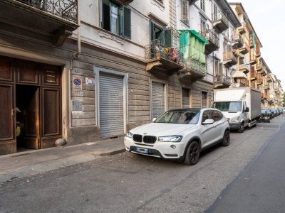 Trilocale a reddito in Via Bra (TO)