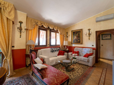 Pentalocale in Via Coazze (TO)