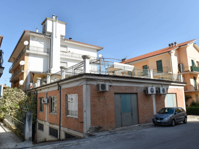 Edificio-hotel in Via Garibaldi, Servigliano (FM)