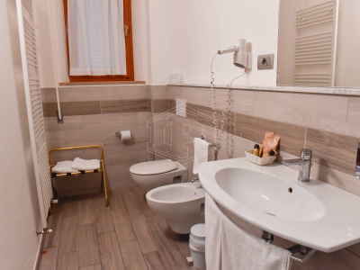 Edificio-hotel in Via Garibaldi, Servigliano (FM)