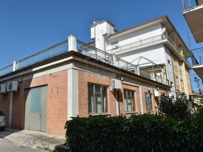 Edificio-hotel in Via Garibaldi, Servigliano (FM)
