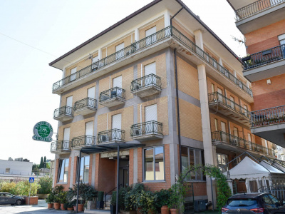 Edificio-hotel in Via Garibaldi, Servigliano (FM)