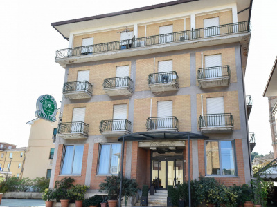 Edificio-hotel in Via Garibaldi, Servigliano (FM)