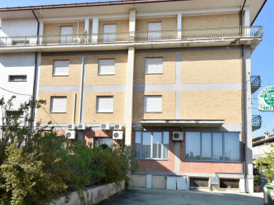 Edificio-hotel in Via Garibaldi, Servigliano (FM)