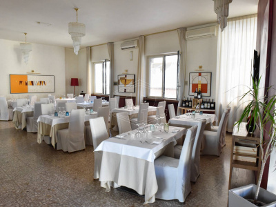 Edificio-hotel in Via Garibaldi, Servigliano (FM)