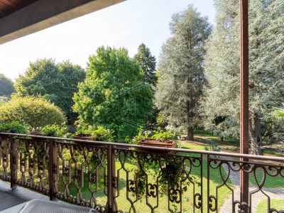 Appartamento in villa in Strada dei Tadini (TO)