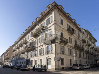 Pentalocale in Via Vittorio Amedeo II (TO)