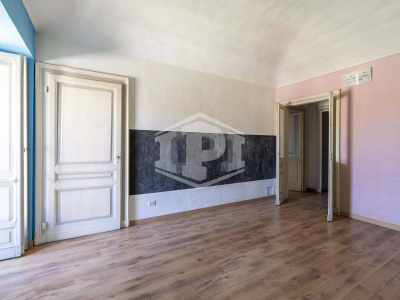 Pentalocale in Via Vittorio Amedeo II (TO)