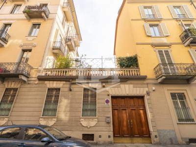 Appartamento bilivello in Via Allioni (TO)