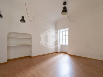 Pentalocale con terrazzo in Via Prati (TO)