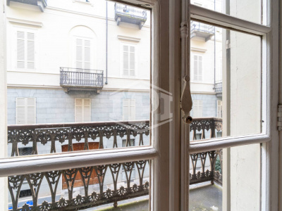 Pentalocale con terrazzo in Via Prati (TO)