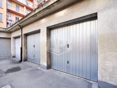 Box auto in Via San Secondo (TO)