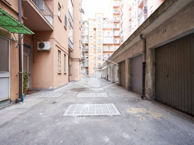 Box auto in Via San Secondo (TO)