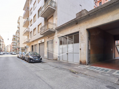 Box auto in Via San Secondo (TO)