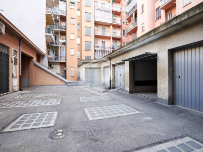 Box auto in Via San Secondo (TO)