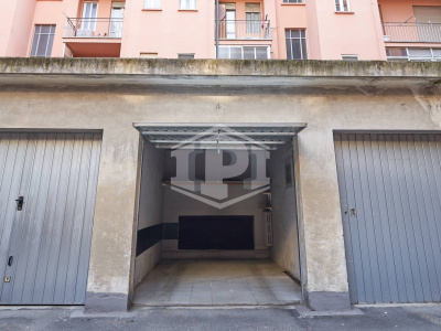 Box auto in Via San Secondo (TO)