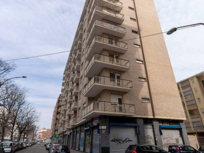 Negozi in Corso Corsica (TO)