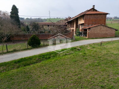 Cascinale con terreno in Strada della Moglia, Chieri (TO)