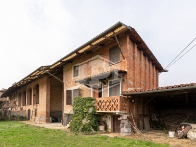 Cascinale con terreno in Strada della Moglia, Chieri (TO)