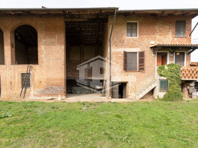 Cascinale con terreno in Strada della Moglia, Chieri (TO)