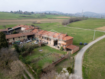 Cascinale con terreno in Strada della Moglia, Chieri (TO)
