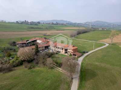 Cascinale con terreno in Strada della Moglia, Chieri (TO)