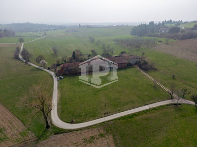 Cascinale con terreno in Strada della Moglia, Chieri (TO)