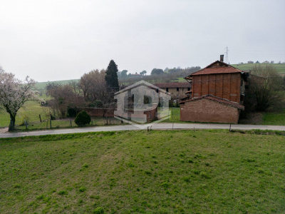 Cascinale con terreno in Strada della Moglia, Chieri (TO)