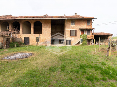 Cascinale con terreno in Strada della Moglia, Chieri (TO)