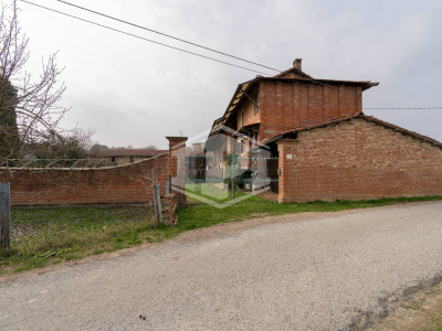 Cascinale con terreno in Strada della Moglia, Chieri (TO)