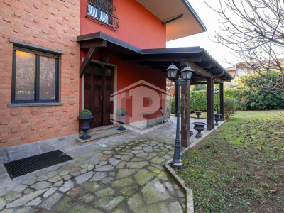 Porzione di bifamiliare con giardino in Via Bessaneisa, Rivoli (TO)