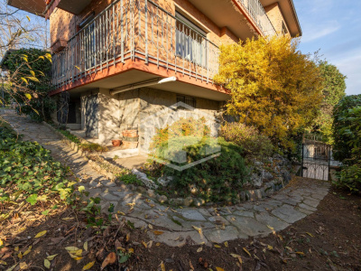 Porzione di bifamiliare con giardino in Via Bessaneisa, Rivoli (TO)