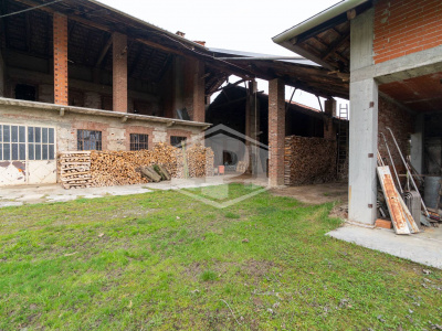 Cascinale con terreno in Loc. Vastalla, Ciriè (TO)