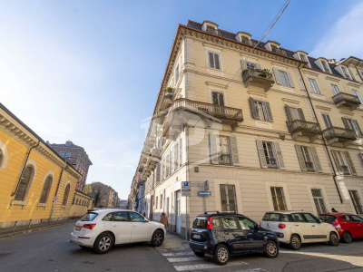 Pentalocale in Via Vittorio Amedeo II (TO)