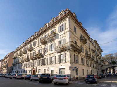 Pentalocale in Via Vittorio Amedeo II (TO)