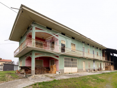 Cascinale con terreno edificabile in Loc. Vastalla, Ciriè (TO)