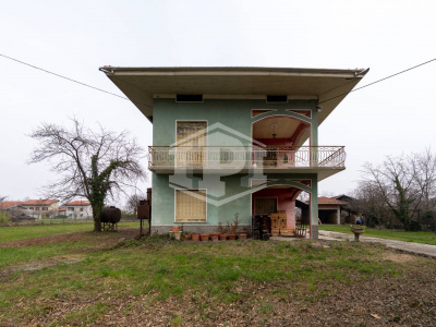 Cascinale con terreno edificabile in Loc. Vastalla, Ciriè (TO)
