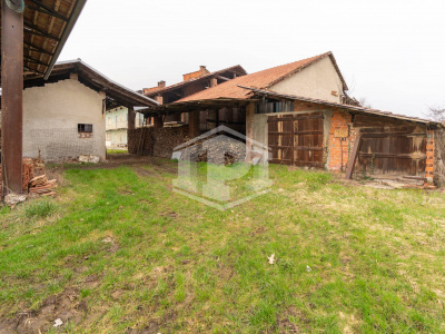 Cascinale con terreno edificabile in Loc. Vastalla, Ciriè (TO)