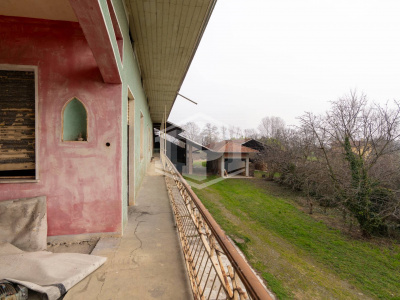 Cascinale con terreno edificabile in Loc. Vastalla, Ciriè (TO)